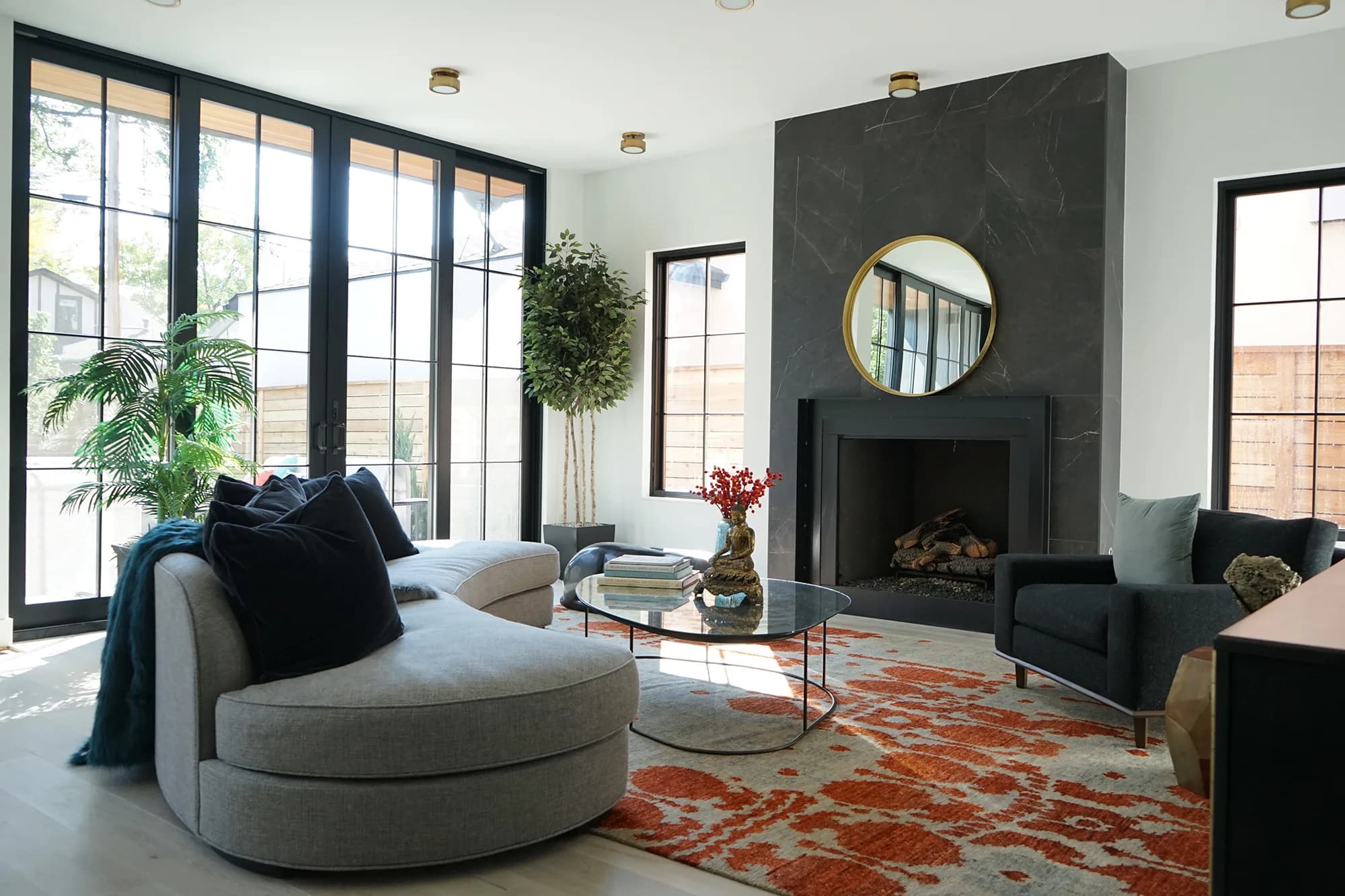 Bright living room with freshly painted walls, a fireplace and an orange rug
